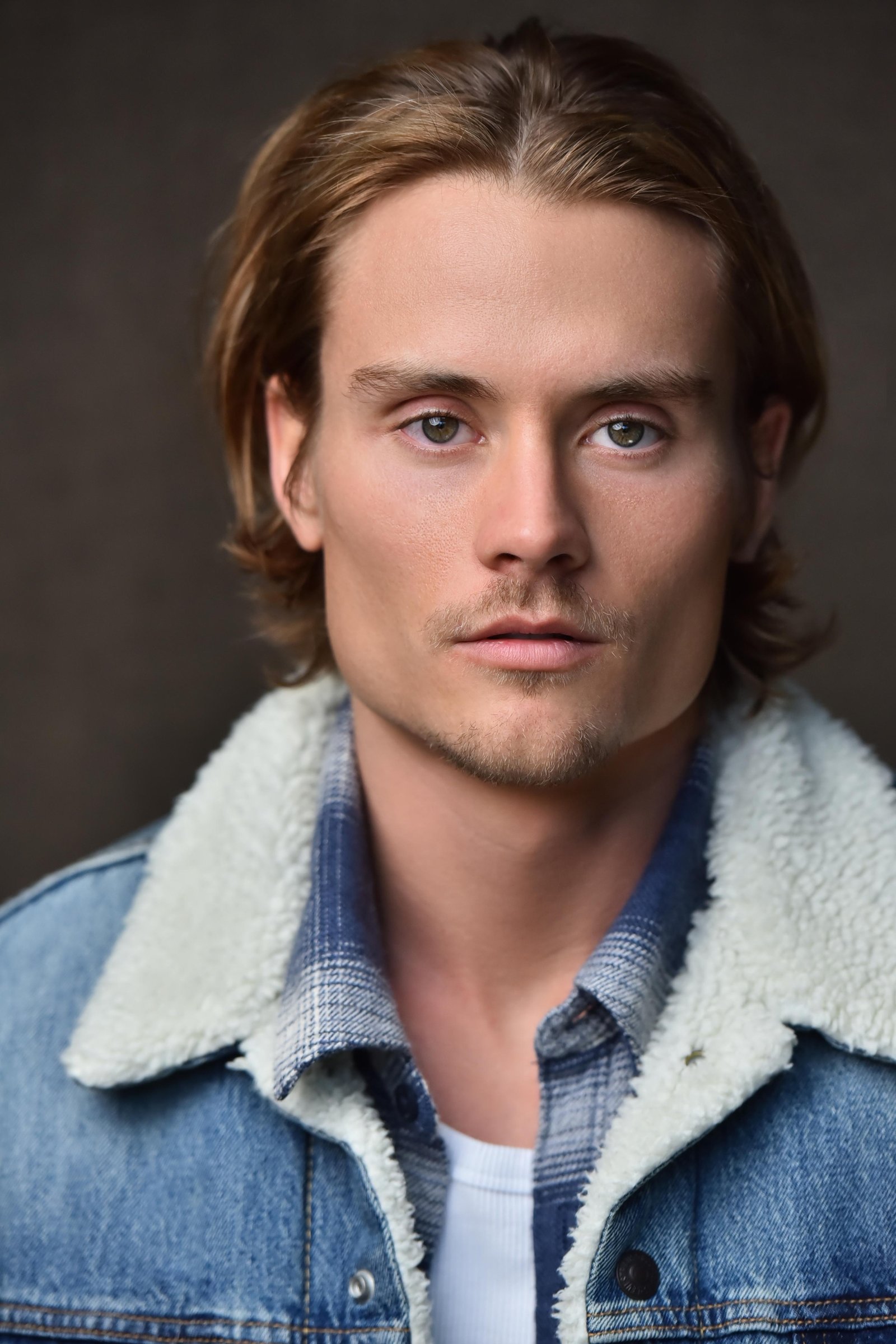 Aaron Russell Profil Resmi