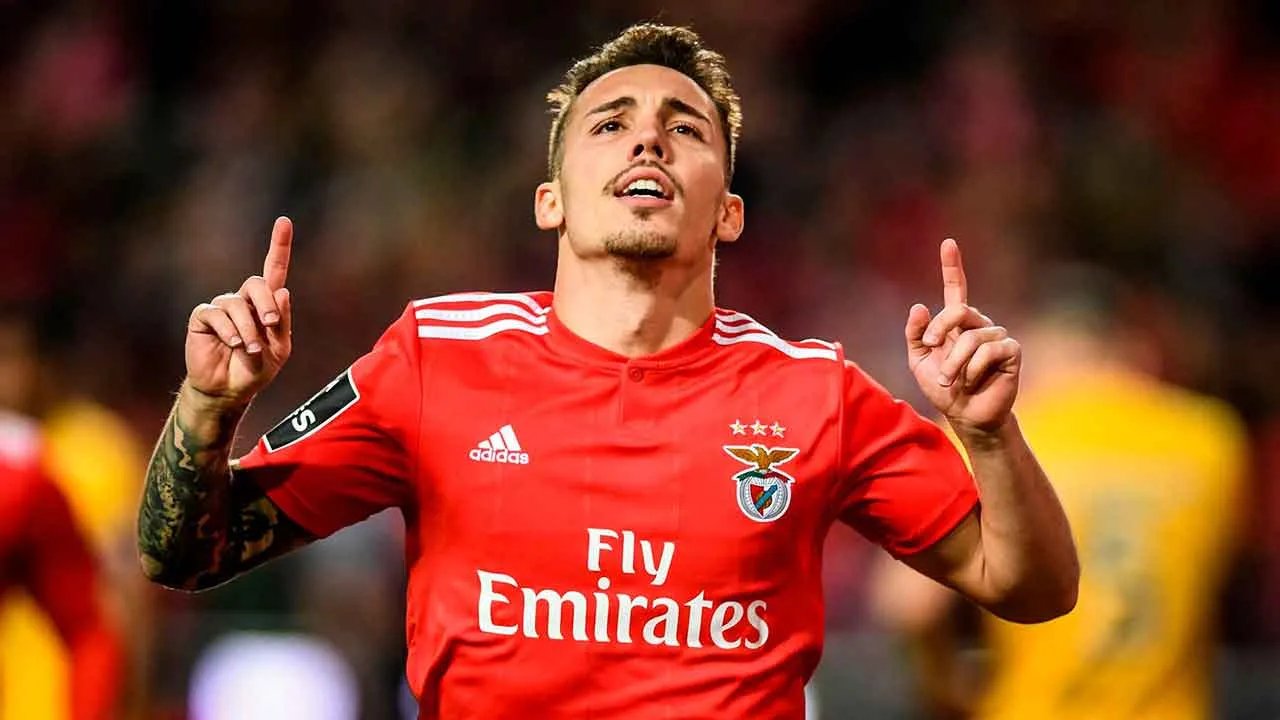 Alejandro Grimaldo Fotoğrafı - 2