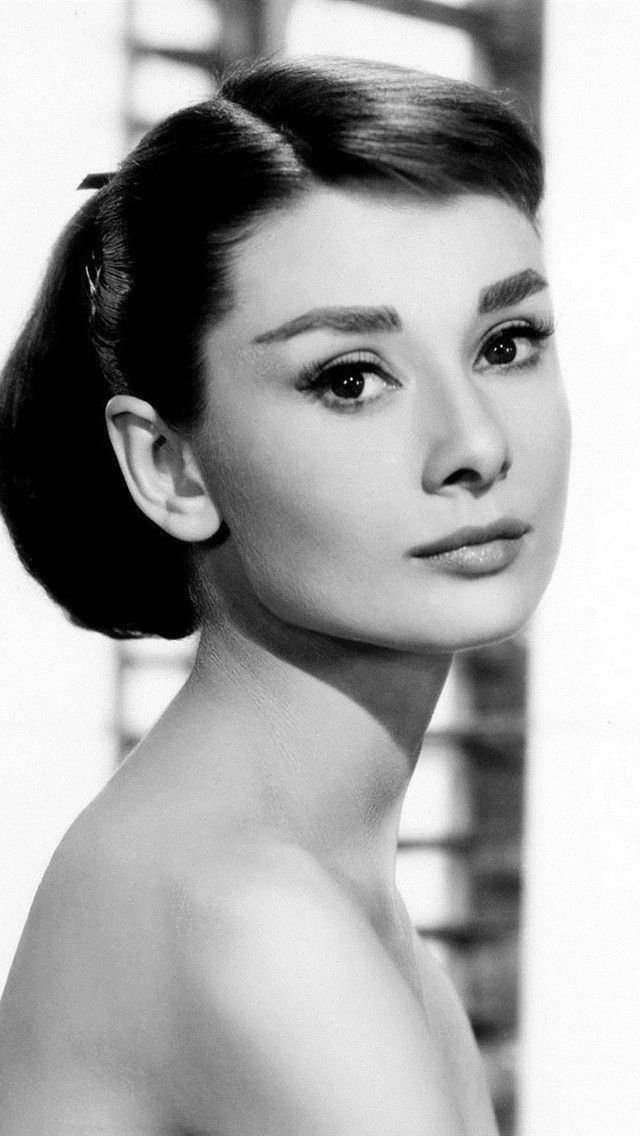 Audrey Hepburn Profil Resmi