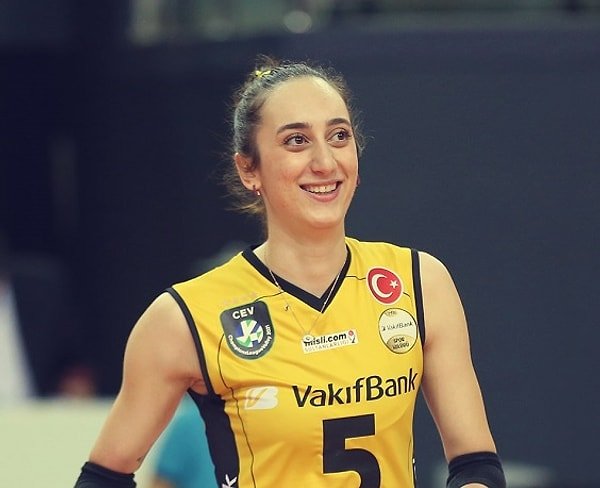 Ayça Aykaç Fotoğrafı - 1