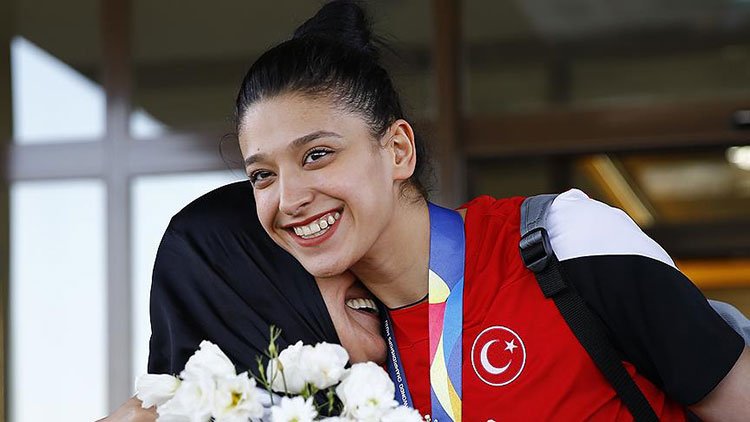 Azize Tanrıkulu Fotoğrafı - 1