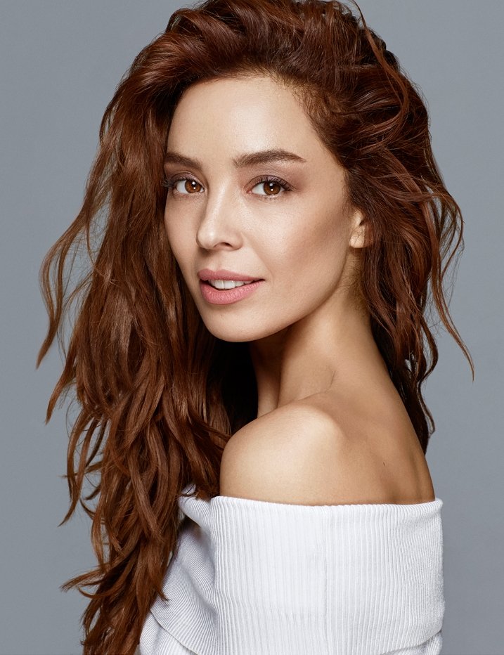 Azra Akın Fotoğrafı - 1