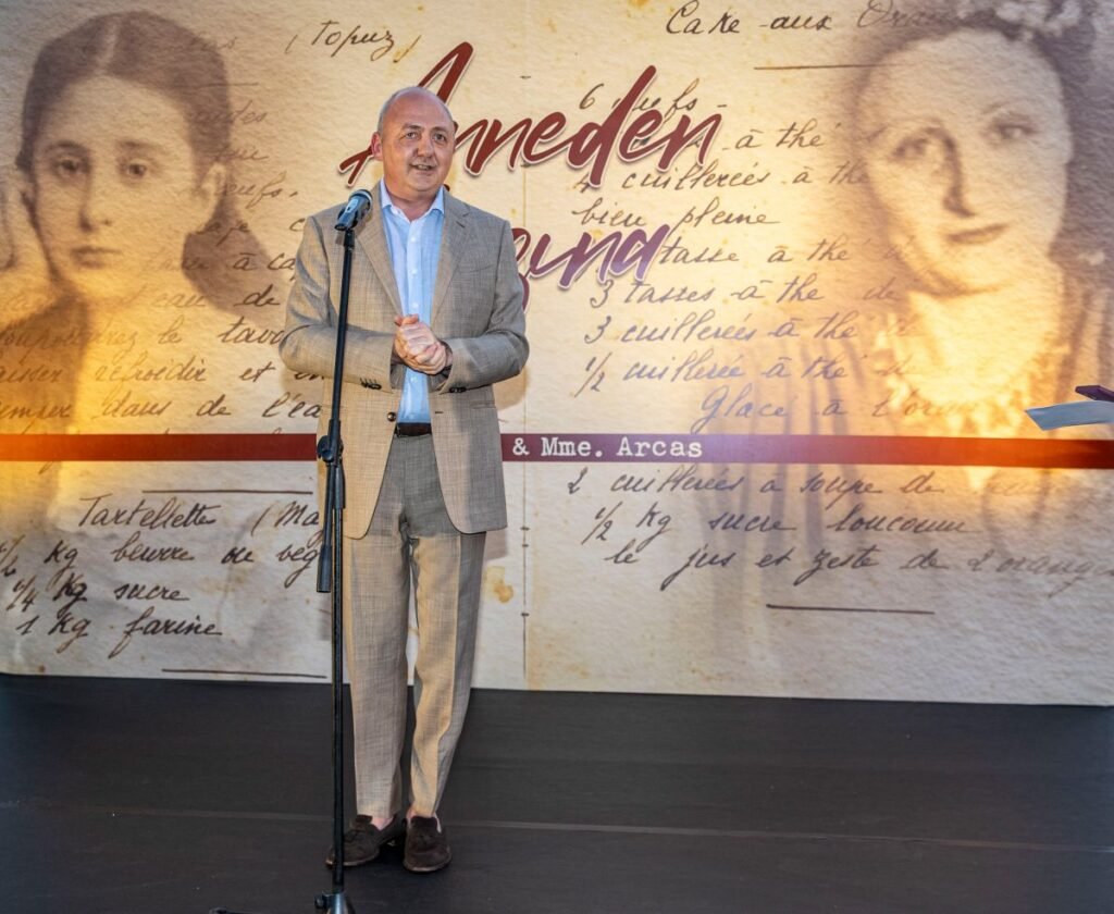 Bernard Arkas Fotoğrafı - 3