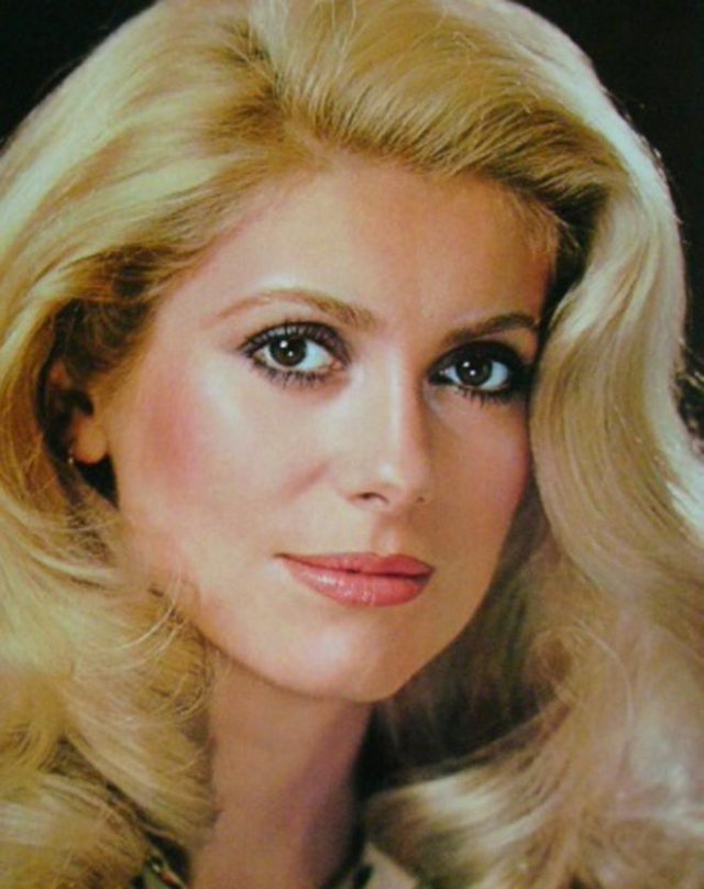 Catherine Deneuve Profil Resmi