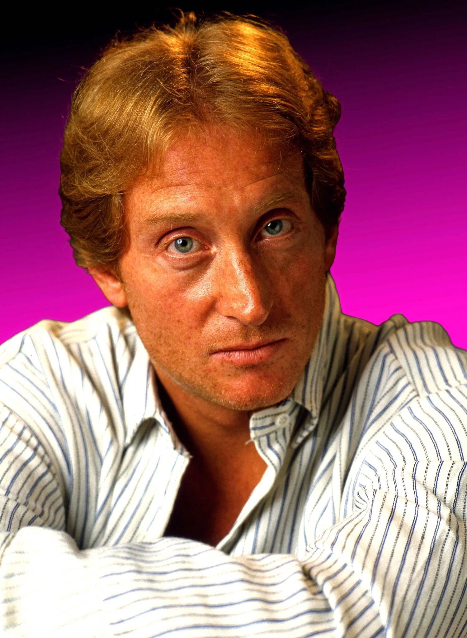 Charles Dance Profil Resmi