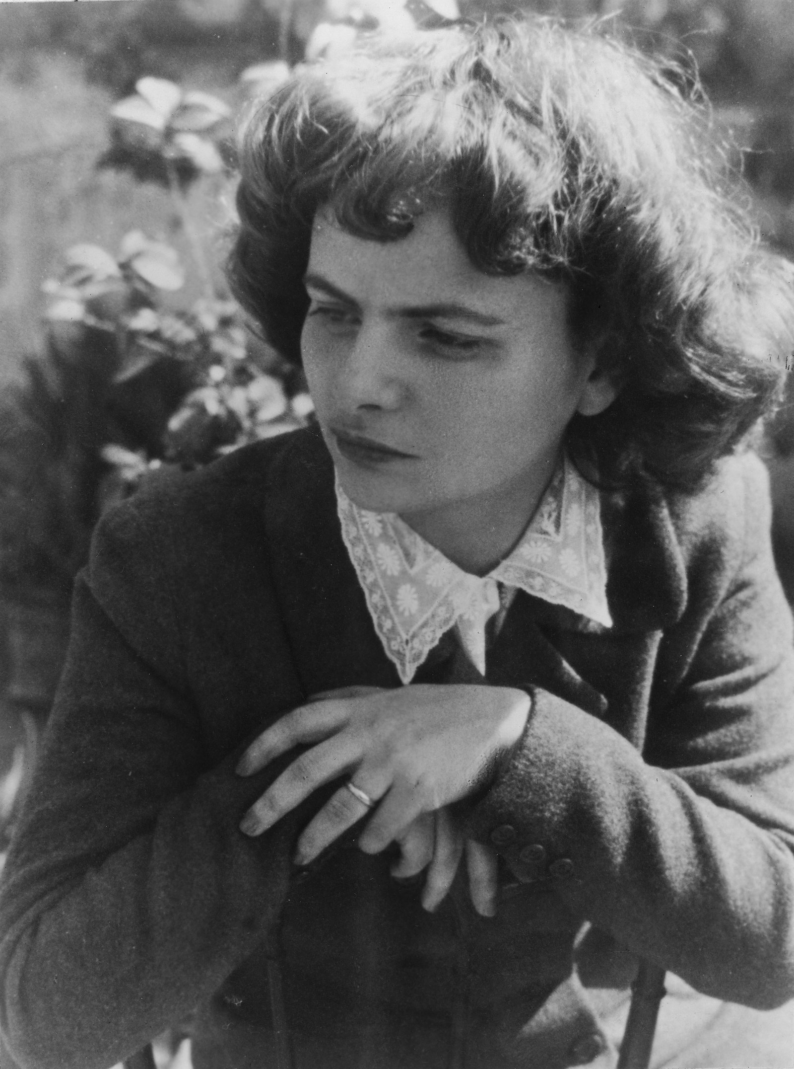 Elsa Morante Profil Resmi