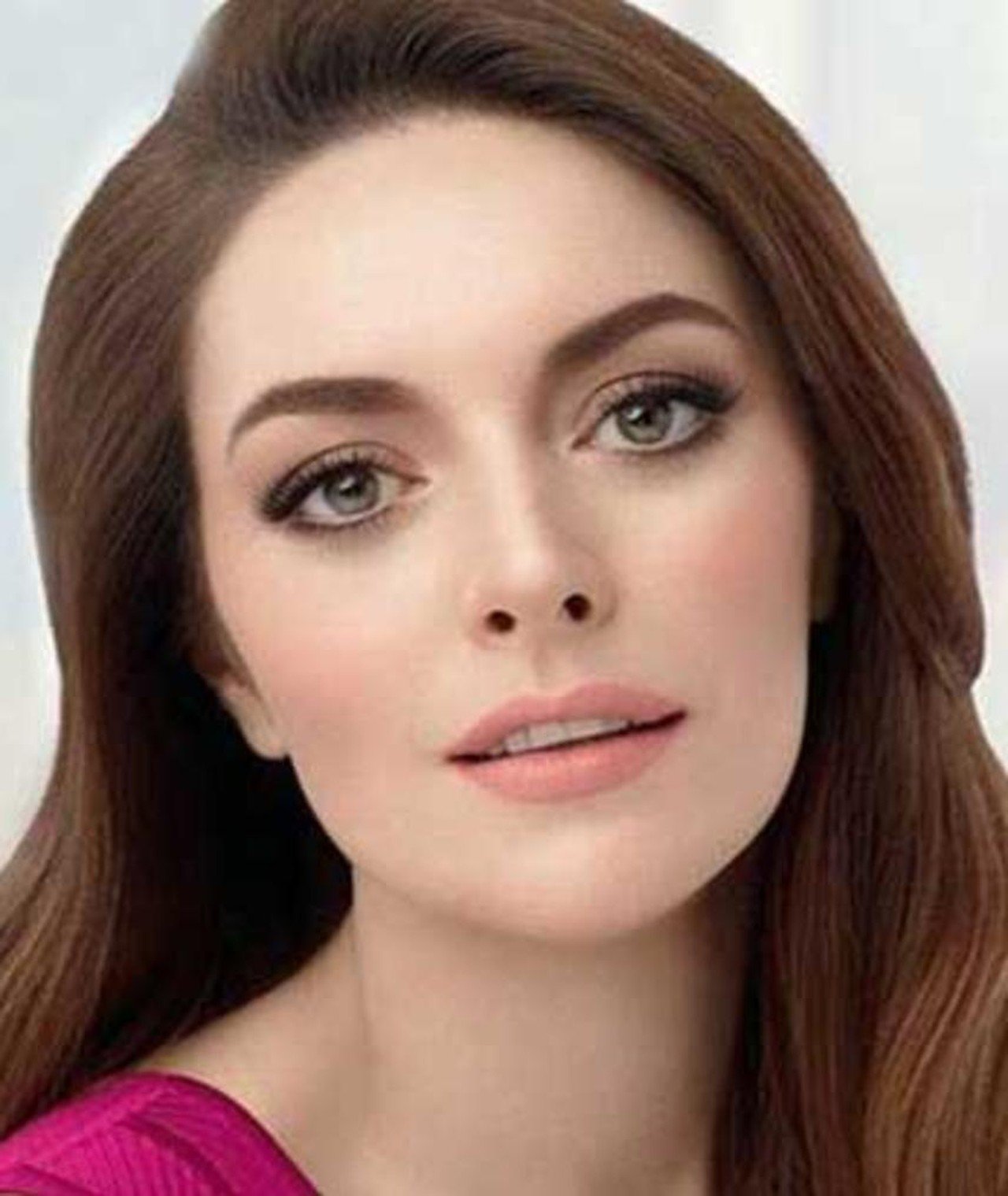 Ezgi Mola Profil Resmi
