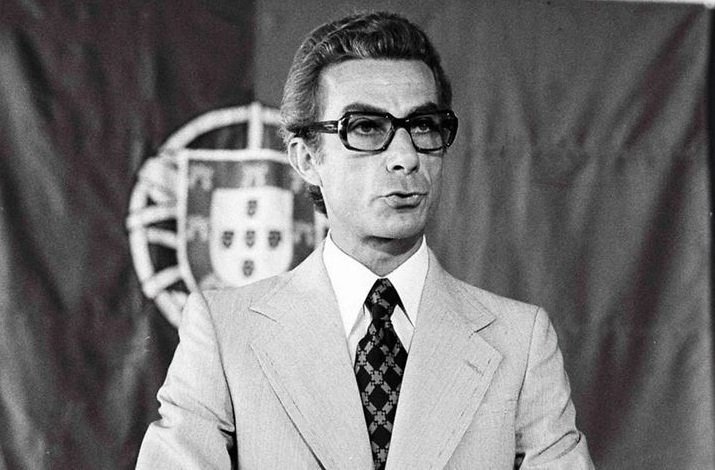 Francisco de Sá Carneiro Profil Resmi