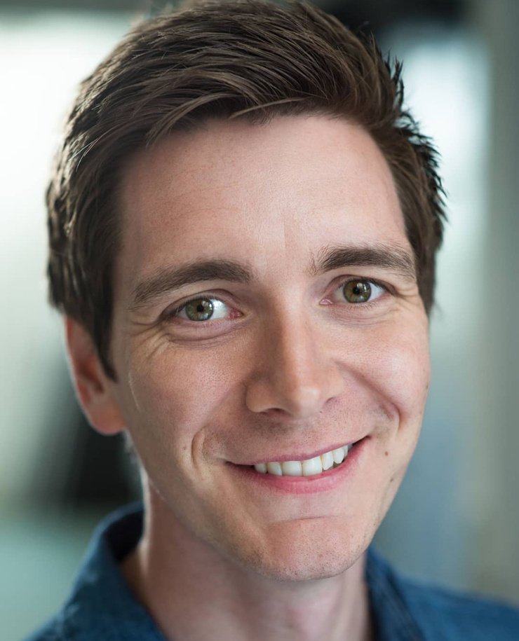 James Phelps Profil Resmi