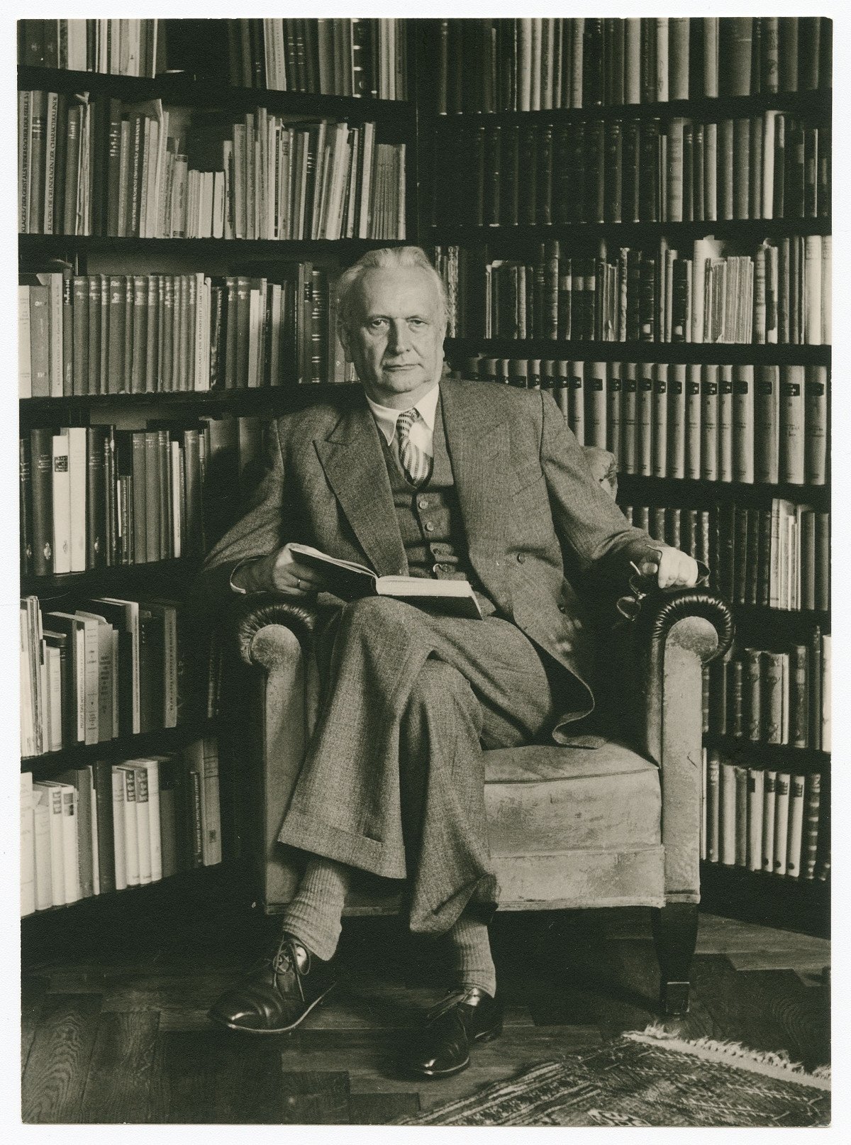 Karl Jaspers Profil Resmi
