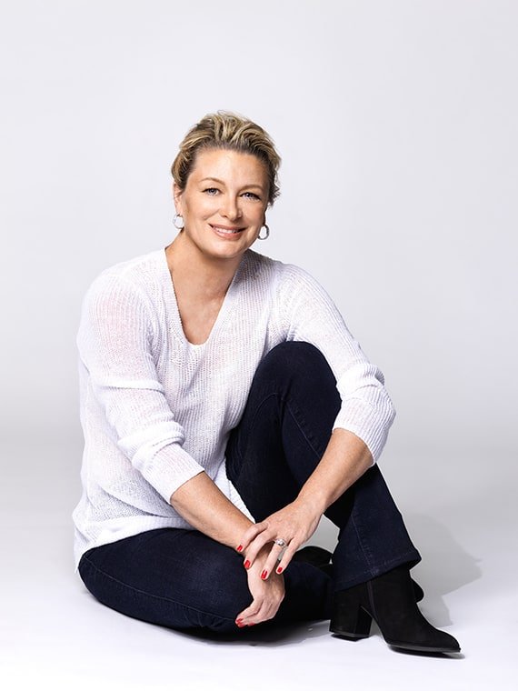Kristin Hannah Profil Resmi