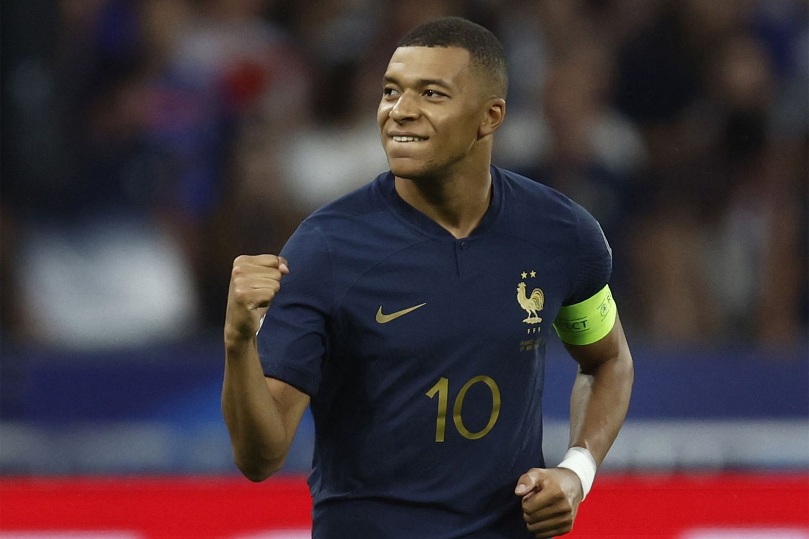 Kylian Mbappé Profil Resmi