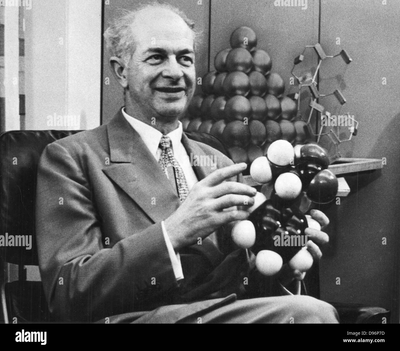 Linus Pauling Fotoğrafı - 1