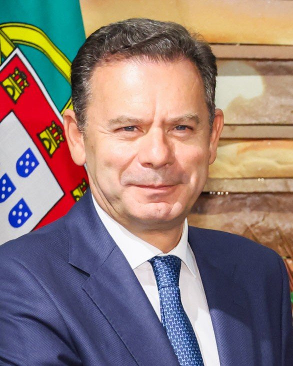 Luís Montenegro Profil Resmi