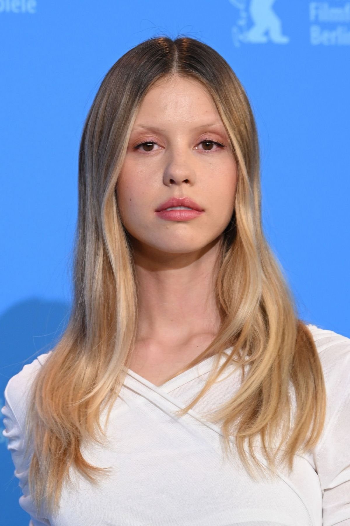Mia Goth Fotoğrafı - 5