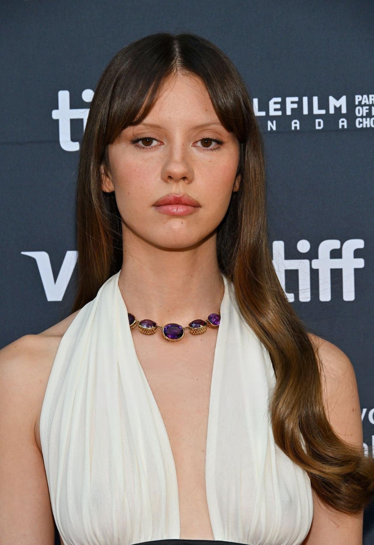 Mia Goth Profil Resmi