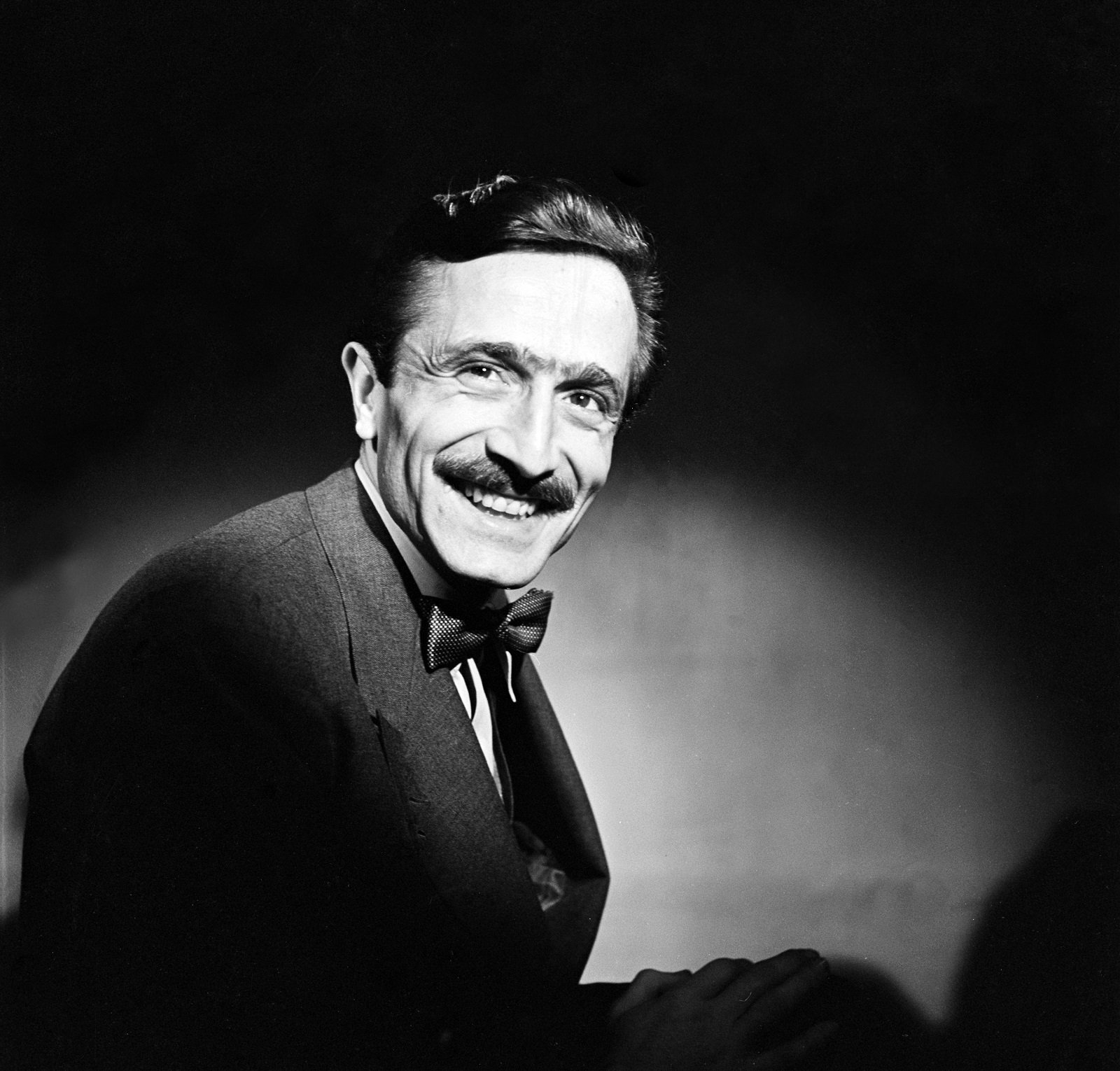 Özdemir Asaf Fotoğrafı - 1