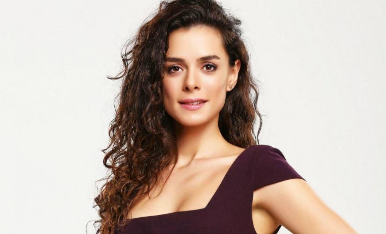 Özge Özpirinçci Fotoğrafı - 1