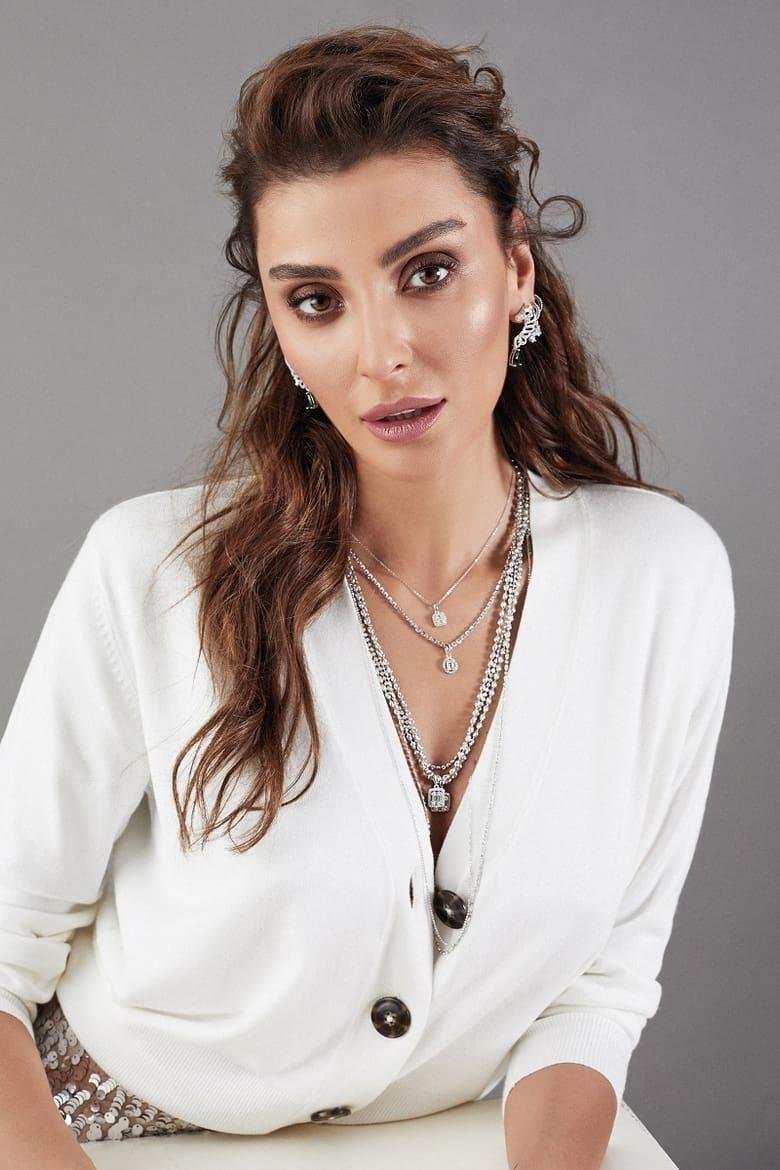 Özge Ulusoy Fotoğrafı - 1