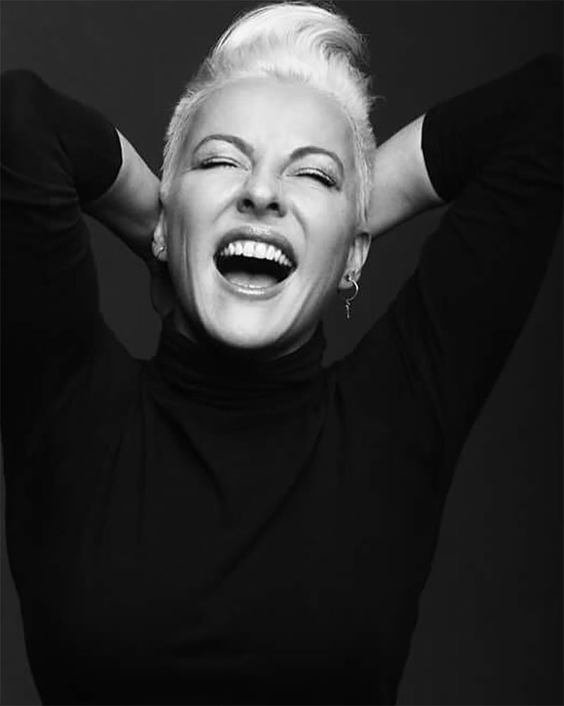 Pamela Spence Fotoğrafı - 4