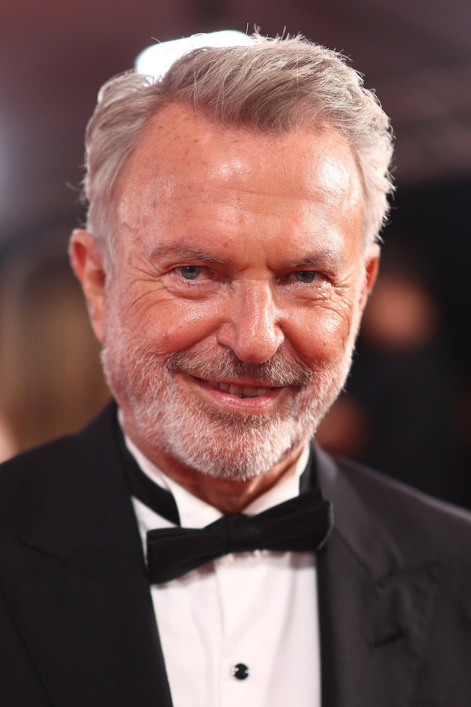 Sam Neill Profil Resmi
