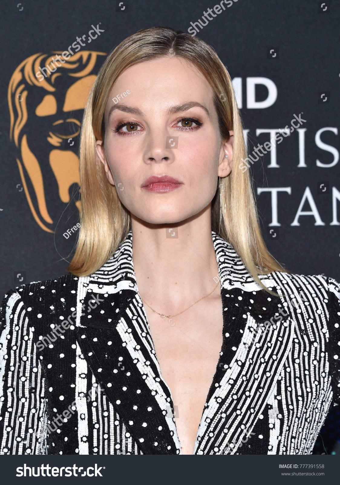 Sylvia Hoeks Profil Resmi