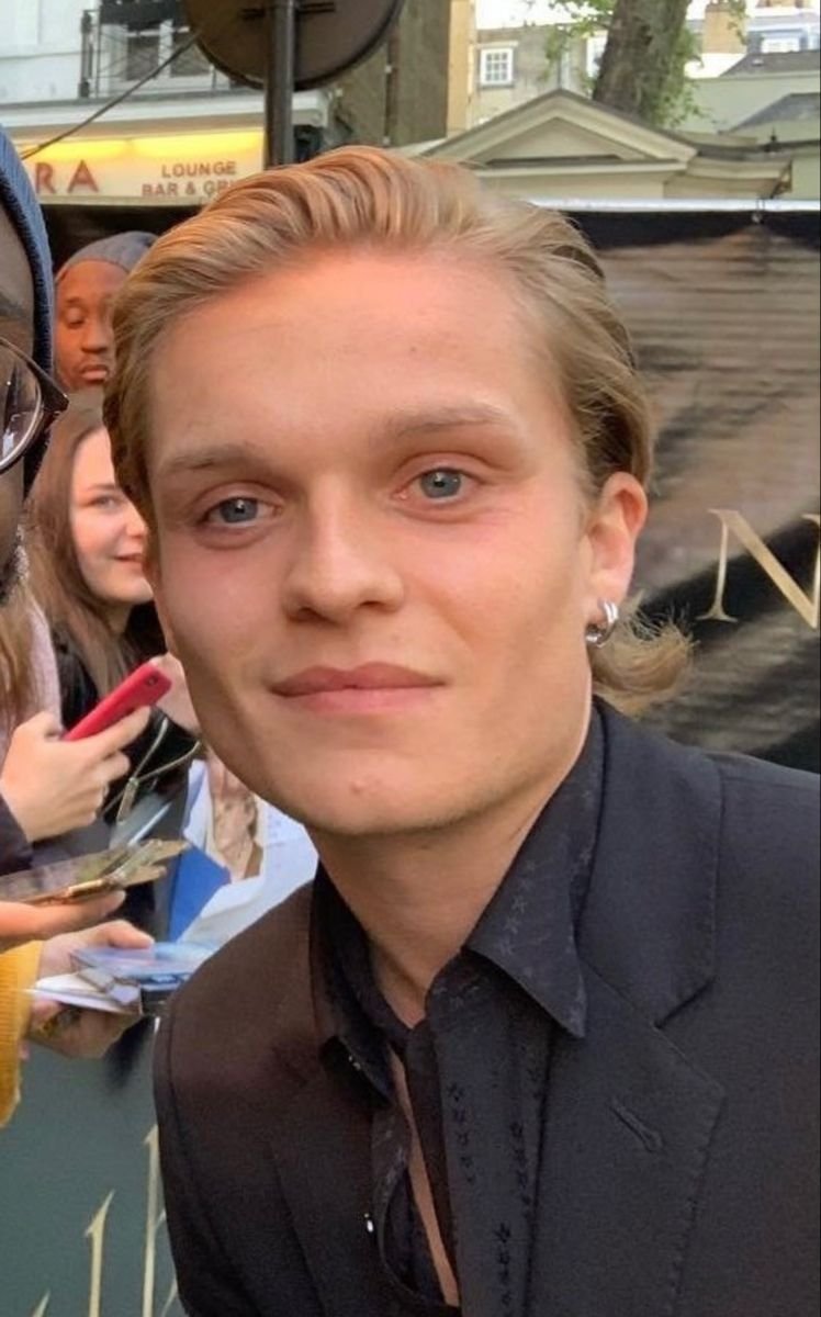 Tom Glynn-Carney Fotoğrafı - 5