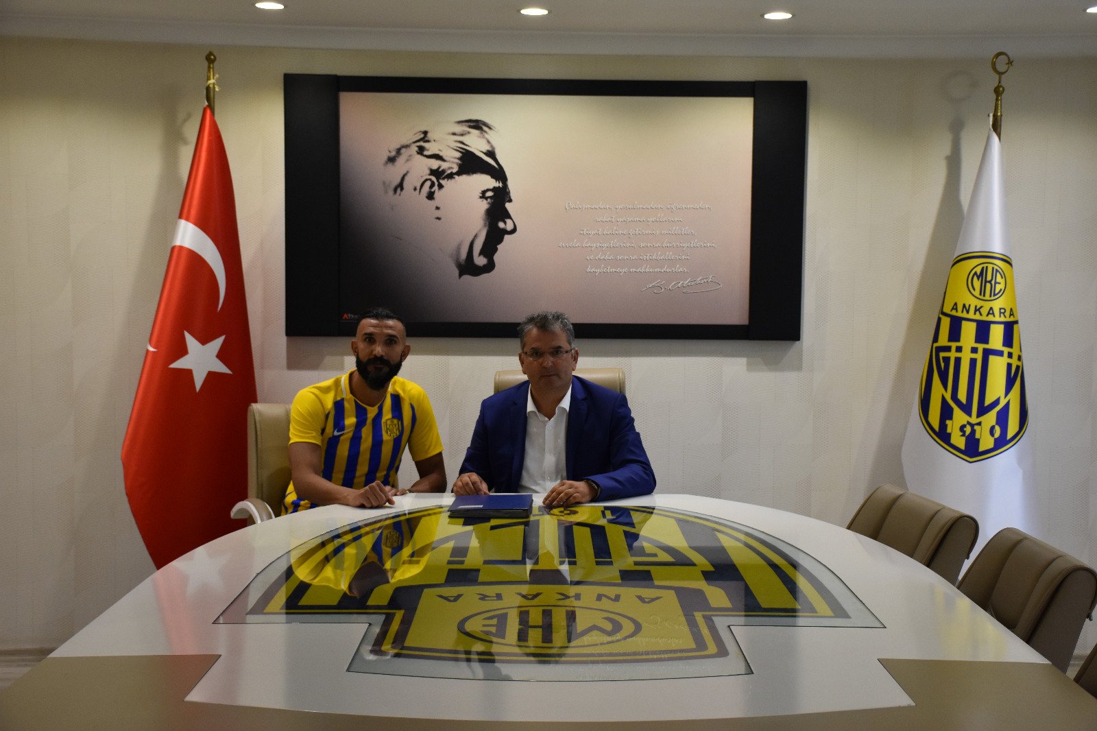 Yalçın Ayhan Fotoğrafı - 4