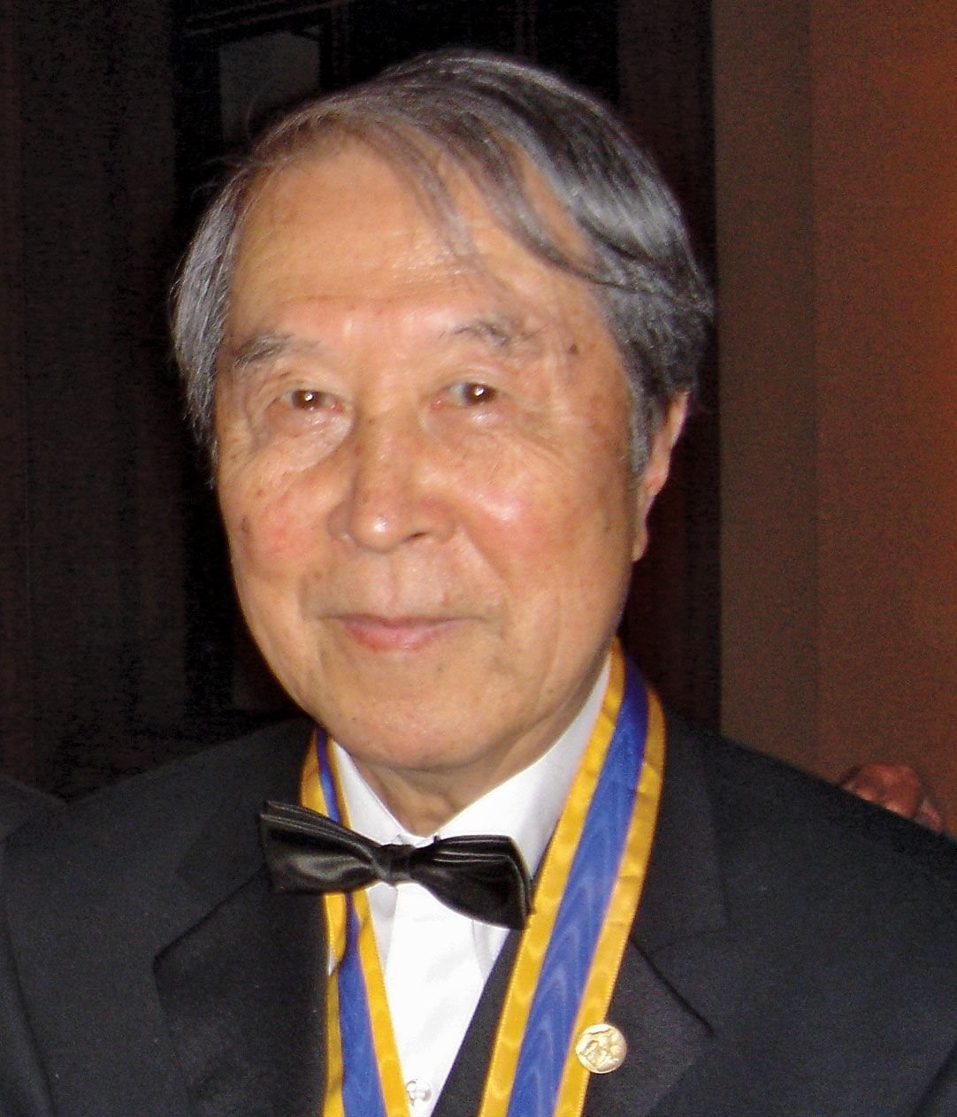 Yoichiro Nambu Profil Resmi