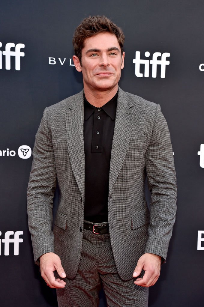 Zac Efron Profil Resmi